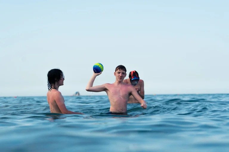 Jak dobrać idealny obóz letni dla dziecka? Poradnik na wakacje 2026